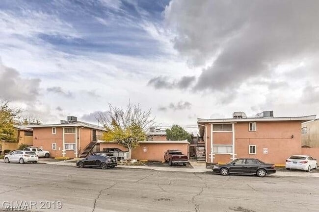 Primary Photo - 304 Orland St