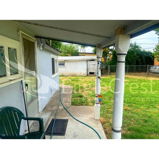 Building Photo - 727 Irene St