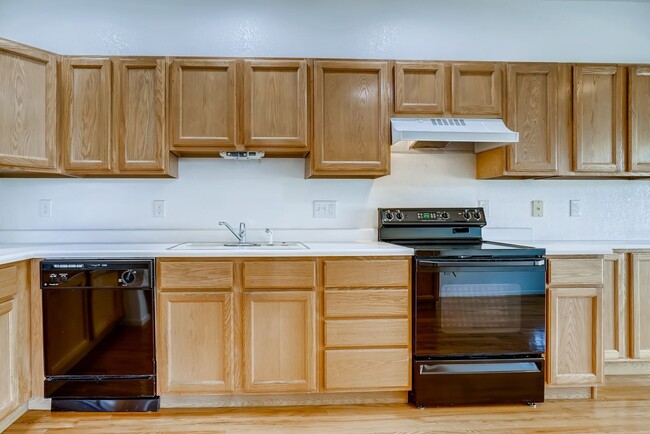 Building Photo - COMING IN MAY!!!   Huge 2BR, 2BTH Townhous...