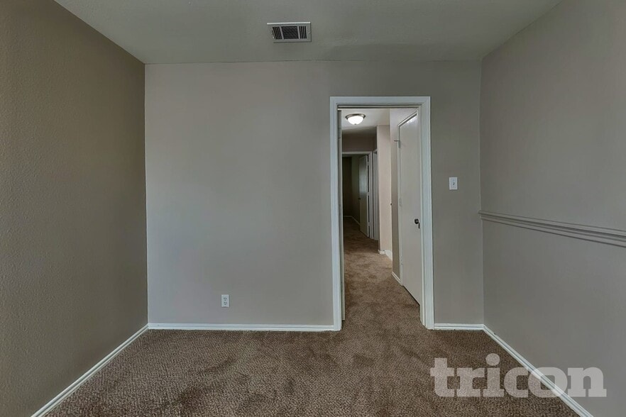Building Photo - 6734 Sandy Point Dr