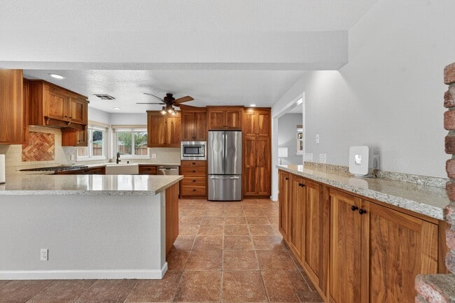 Building Photo - 420 Colusa Pl