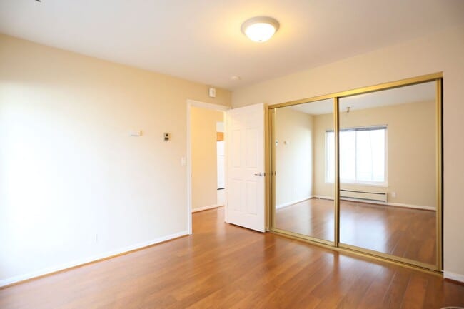 Building Photo - OPEN HOUSE: Thursday (1/8) 6:10pm-6:30pm. Contemporary 2BR/1BA in the Outer Richmond, Yard, Laund...