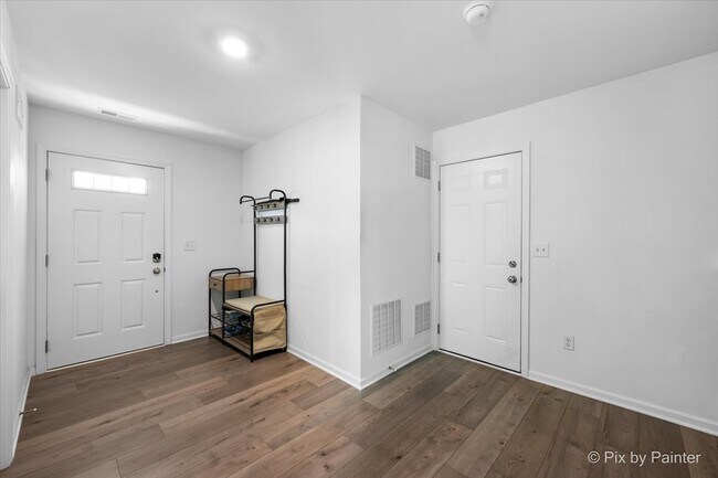 Building Photo - 466 Comstock Rd
