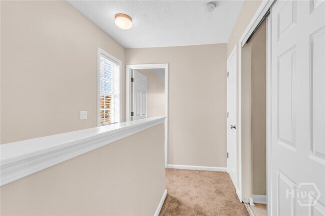 Building Photo - 16 Bushwood Dr