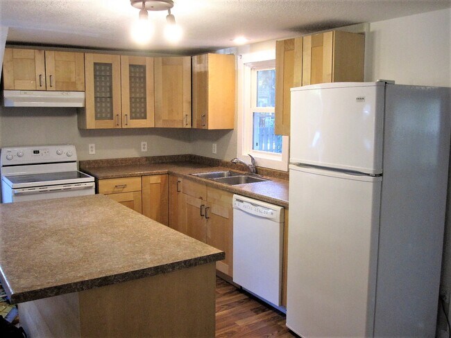 Building Photo - 376 S Pierson Ave