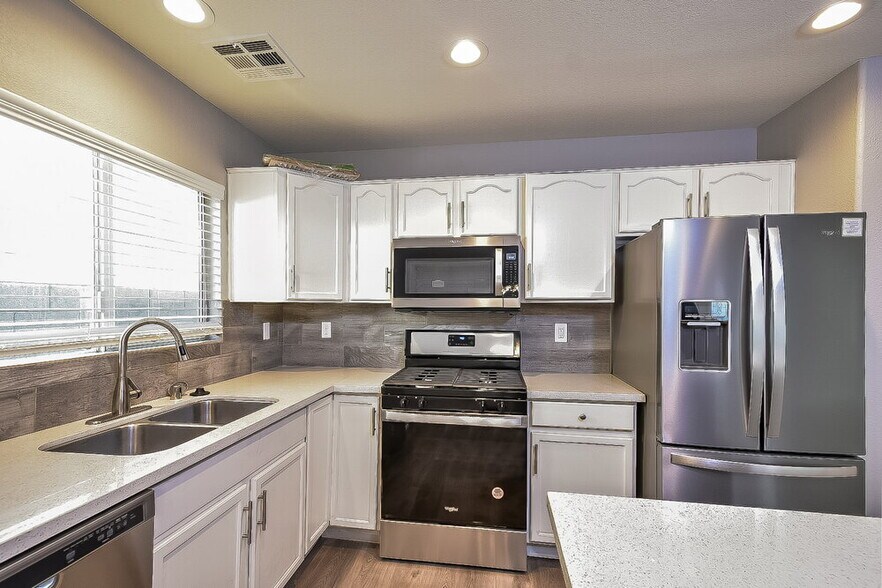 Building Photo - 5159 Mineral Lake Dr