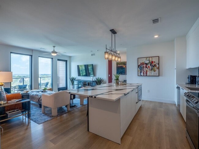 Building Photo - 1701 Simond Ave Ave