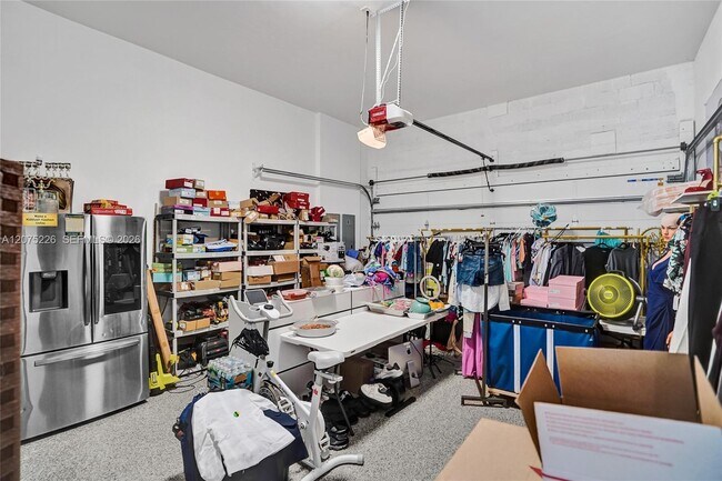 Building Photo - 3909 SW 54th St