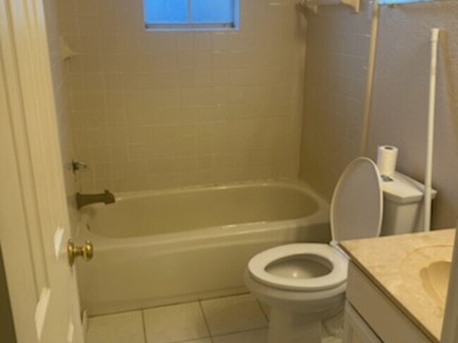 Building Photo - 1239 Brown Dr