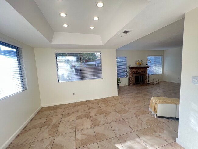 Building Photo - 827 El Paso Ct