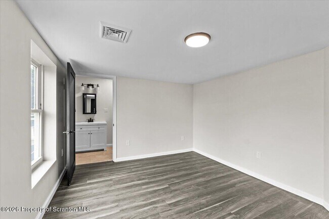 Building Photo - 523 Meyer St
