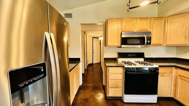 Building Photo - 5600 Mesa Ridge Rd NW