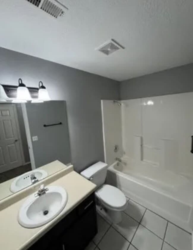 Building Photo - 5 bed/3 bath house