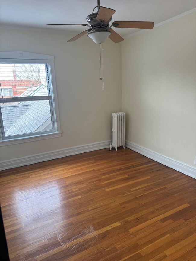 Building Photo - 806 Carpenter Ave