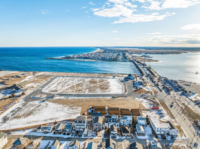 Building Photo - 12 Epping Ave