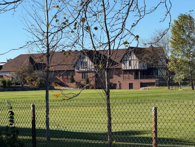 Building Photo - Charming Single Family Home in Brookfield - FIRST MONTH RENT HALF OFF!