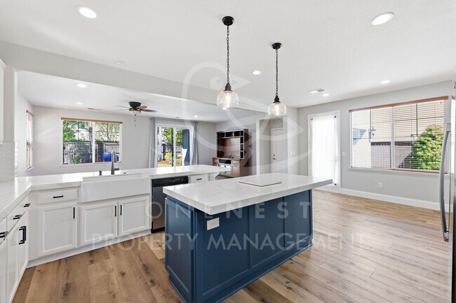 Building Photo - 2127 Ranch View Dr