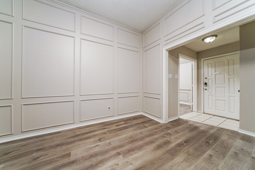 Building Photo - 601 Wedgewood Dr