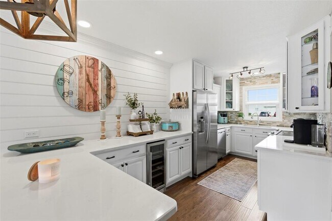 Building Photo - 4751 Coquina Key Dr SE