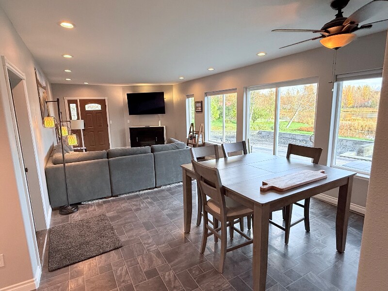 Building Photo - 7500 E Ashmore Ave