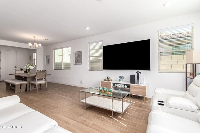 Building Photo - 5747 S Labelle