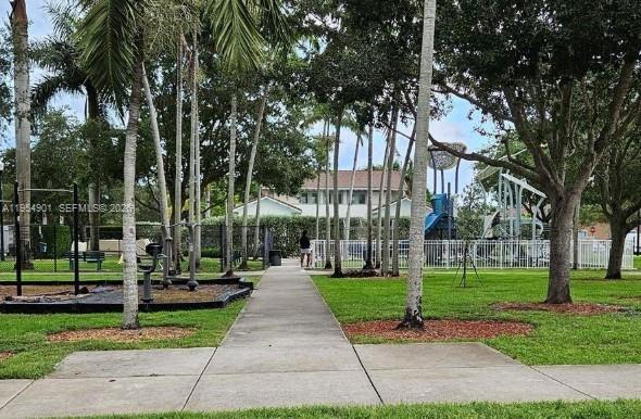 Building Photo - 1015 SE 24th Terrace