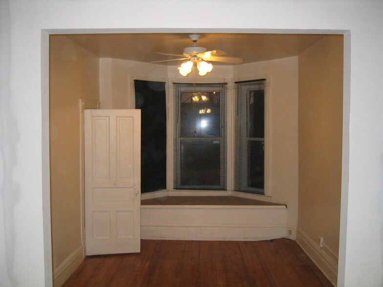 Bay window with window seat - 1507 N Elston Ave