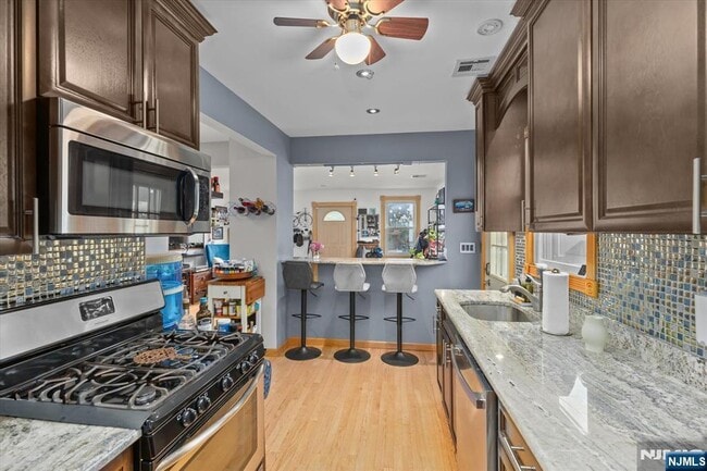 Building Photo - 274 Warren St