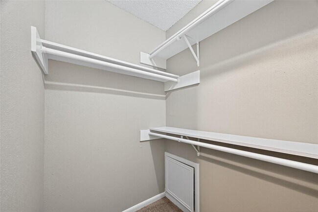 Building Photo - 16019 Parksley Dr