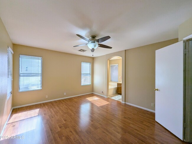 Building Photo - 8861 W Paradise Dr