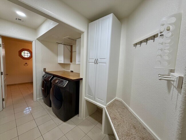 Building Photo - Spacious Henderson Home with Private Pool, 3 Fireplaces, & Modern Upgrades