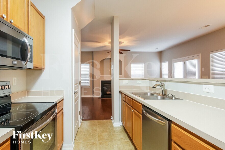 Building Photo - 10519 Meadow Crossing Ln