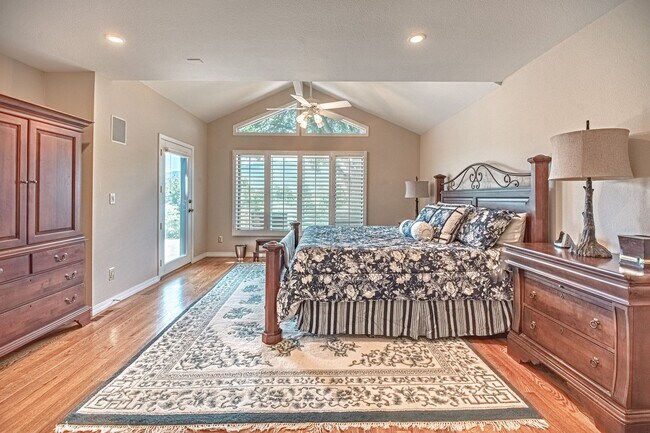 Building Photo - Luxury Living at Camels RIdge