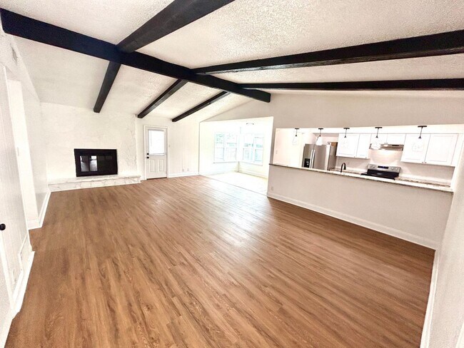 Building Photo - *COMING SOON* 3BR/2BA with Fireplace & 2-Car Garage!