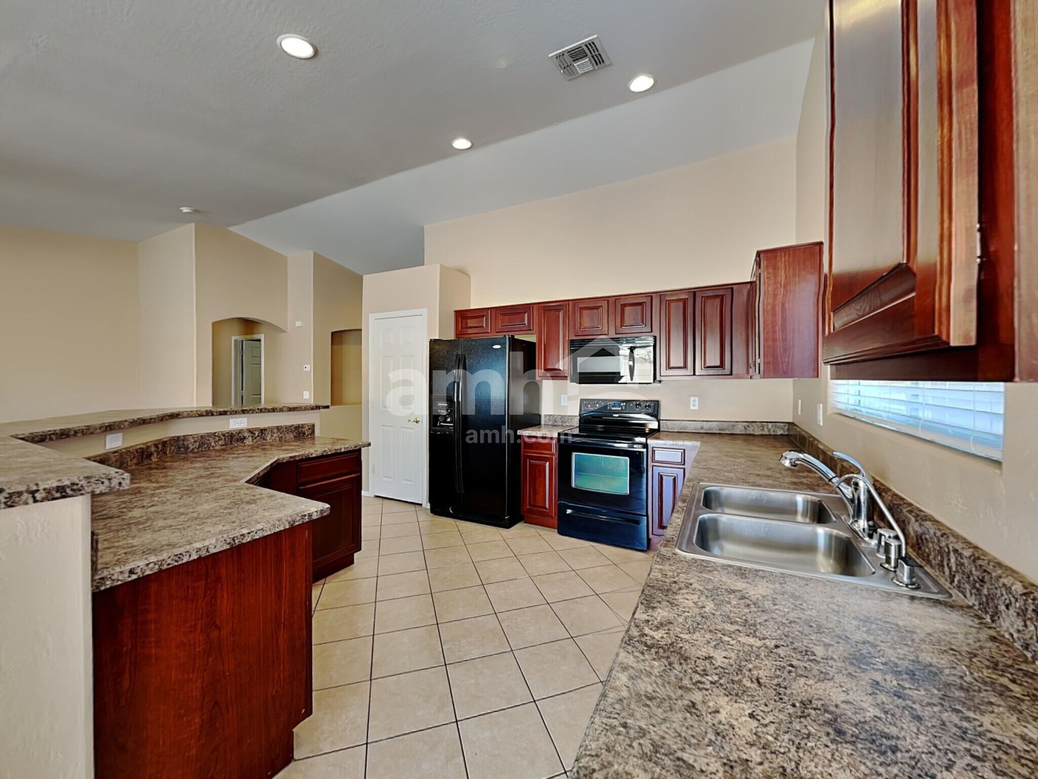 Building Photo - 16776 W Mesquite Dr