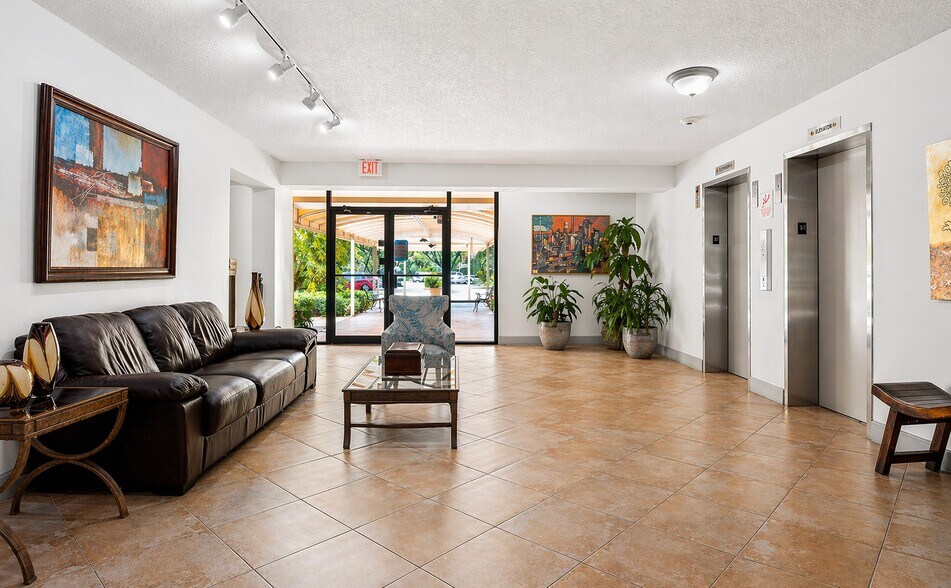 Building Photo - 3900 Oaks Clubhouse Dr