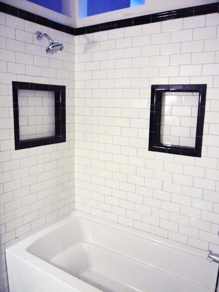 Bath detail - 851 E 3rd Ave