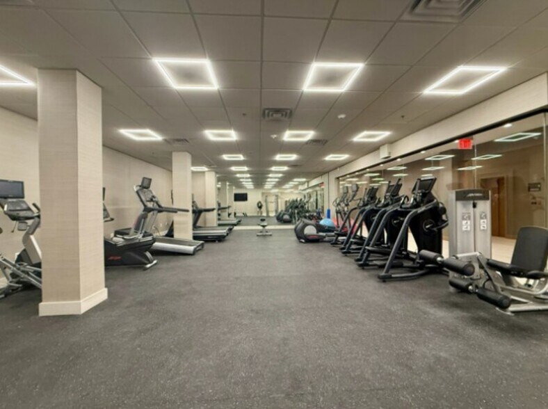 Building Photo - Open & Airy Luxury Studios