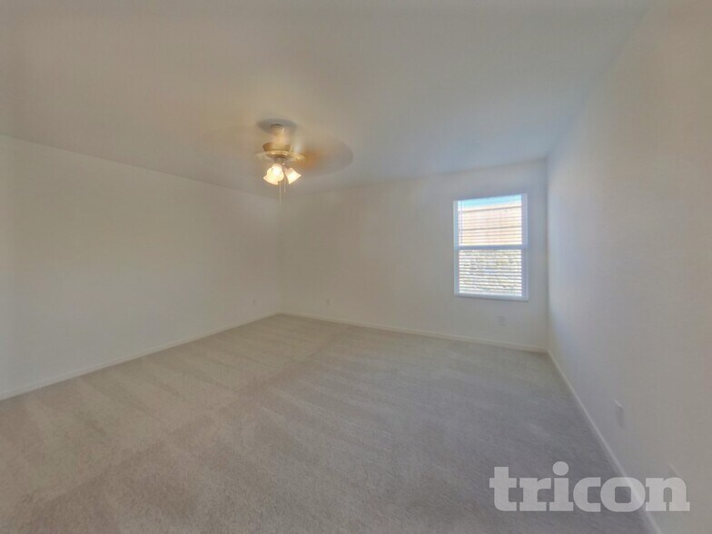 Building Photo - 10700 Dusty Rnch Rd