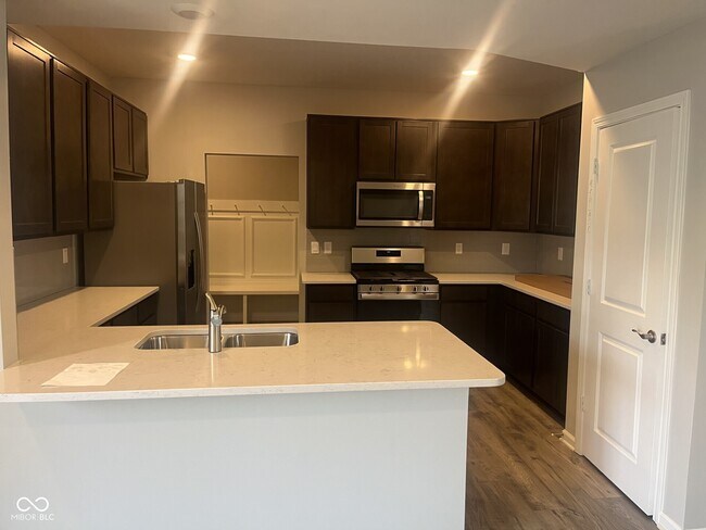 Building Photo - 2607 Plano Dr