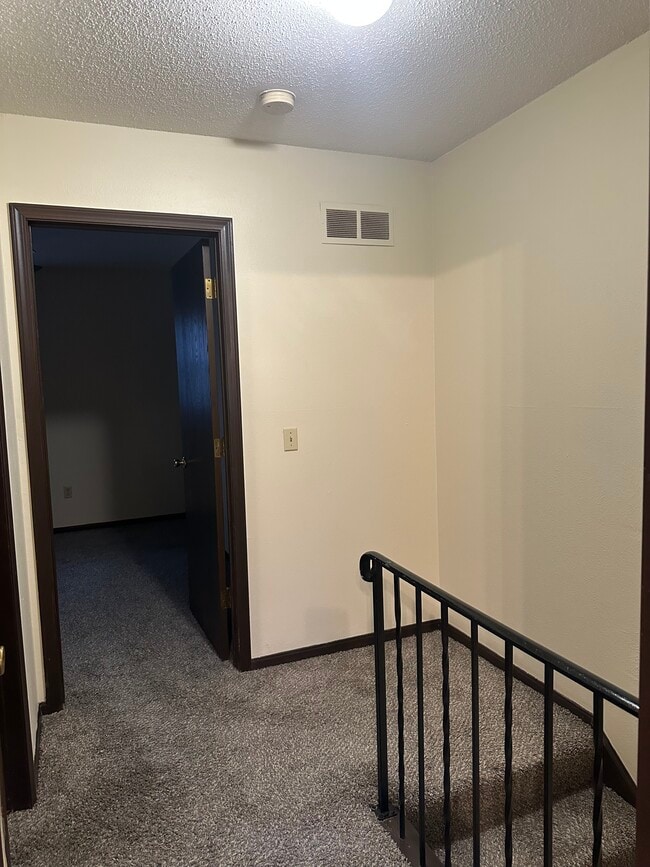 Building Photo - Two bedroom Townhouse off Lewis Ave near Alexis Rd.