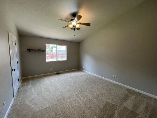 Building Photo - Beautiful 4 bedroom ranch style home avail...