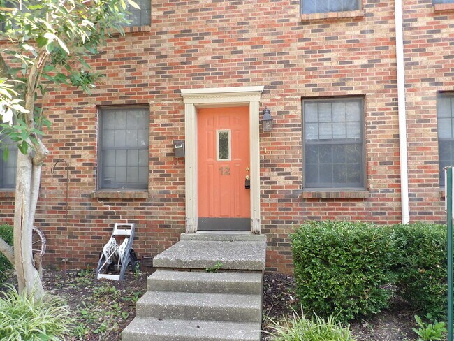 Building Photo - 244 Meadowview Dr