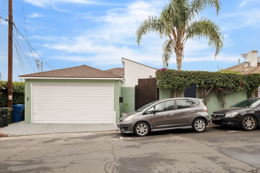 Building Photo - 2065 Ivar Ave