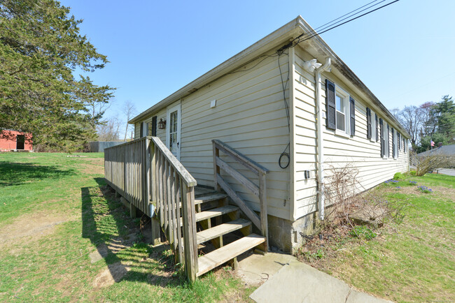 Building Photo - 130 Circle Dr