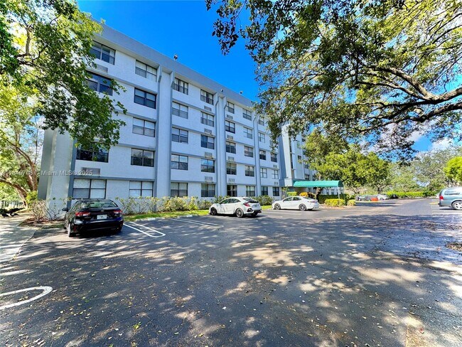 Building Photo - 2401 Riverside Dr