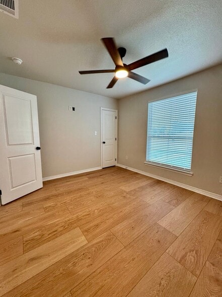 Building Photo - 806 S 23rd St