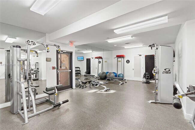 Building Photo - 1920 S Ocean Dr