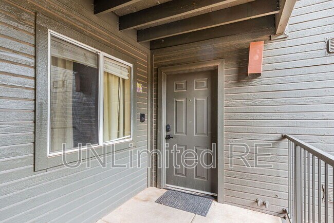 Building Photo - 1385 W University Ave