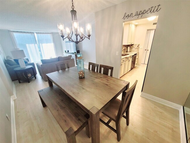 Building Photo - 1009 N Ocean Blvd